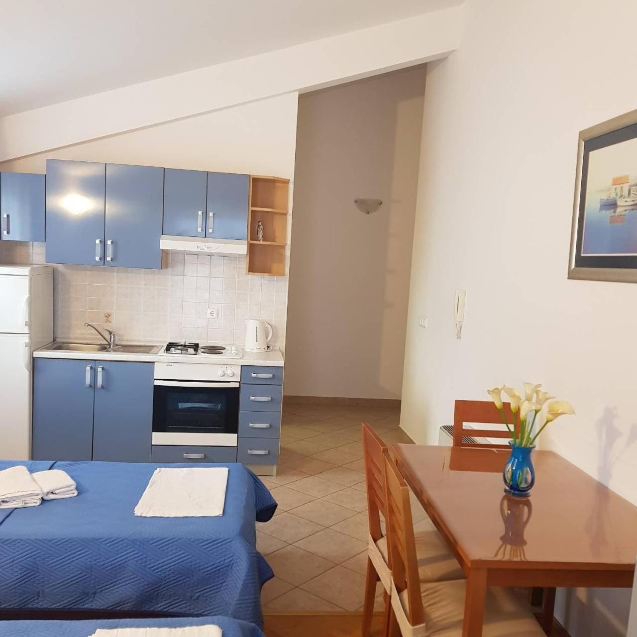 Apartmani Katarina Makarska Kamer foto